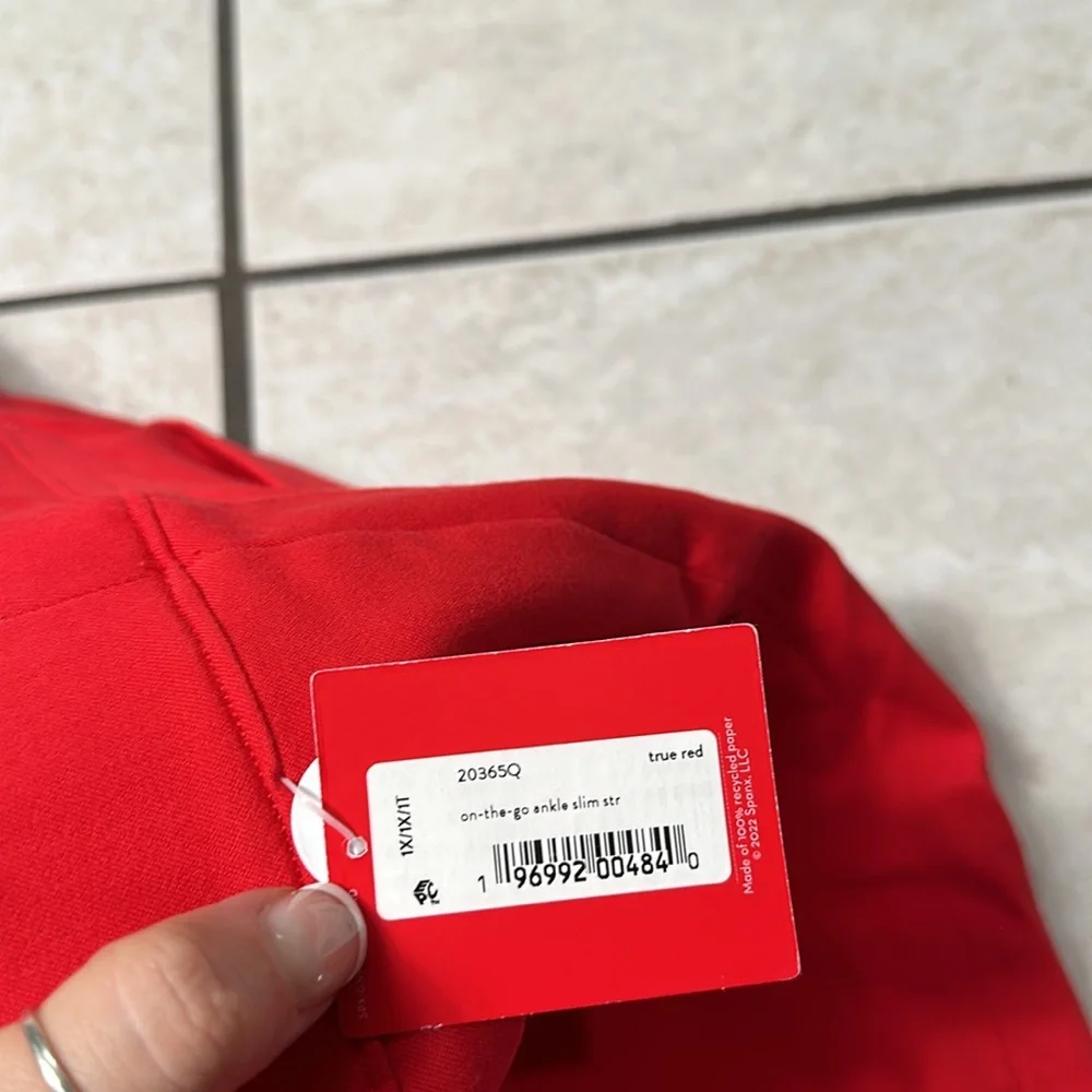 NWT SPANX On-the-Go Ankle Slim Straight Pant True‎ Red